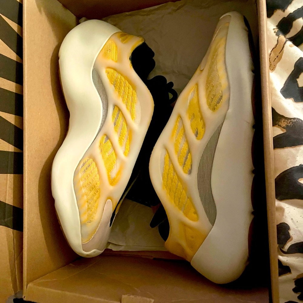 Yeezy 700 MonSafflower V3